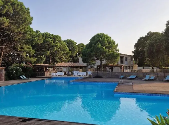 Fiori Di Cala Rossa * Lecci